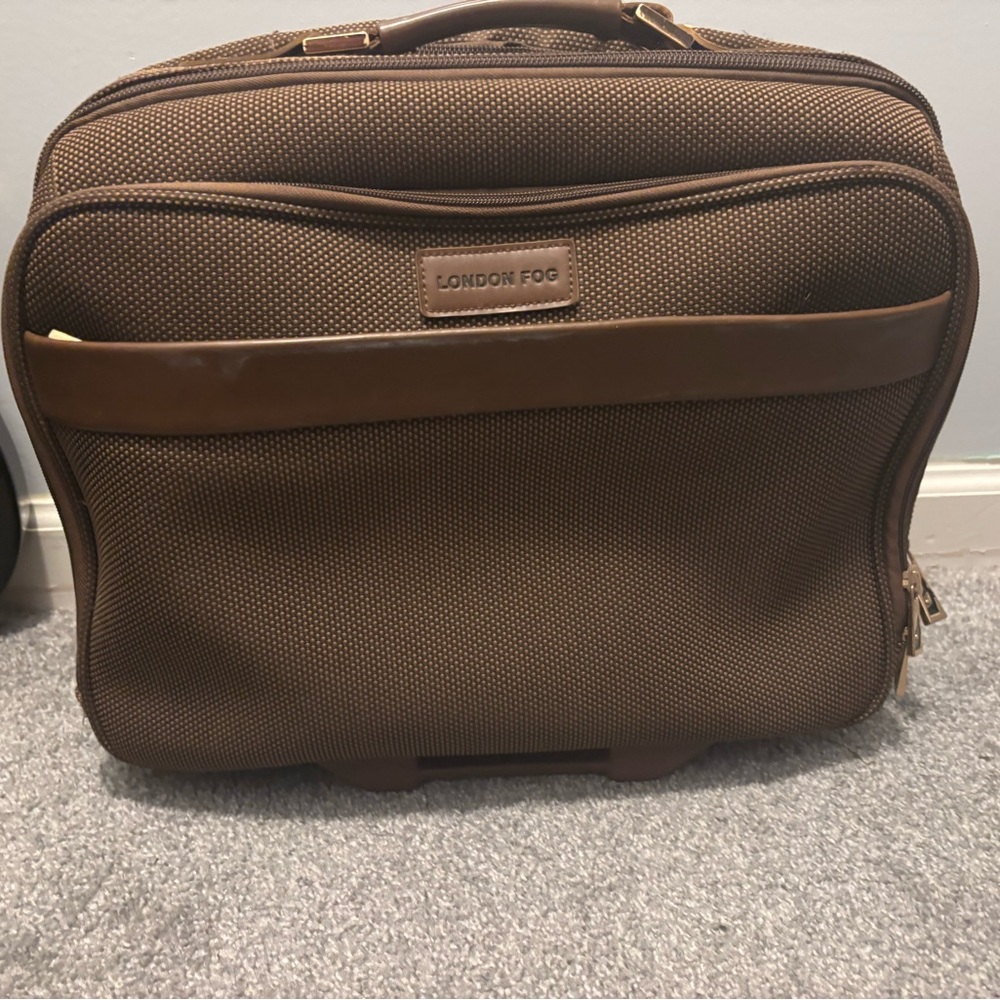LONDON FOG Suitcase